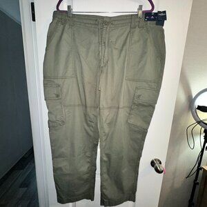 NWT Hollister cargo style pant